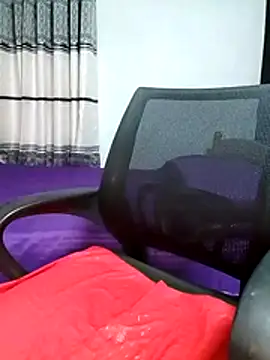 Snapshot of juliya_Les chatting on 23, 10, 2025 juliya Les online show from 23, 10, 2025