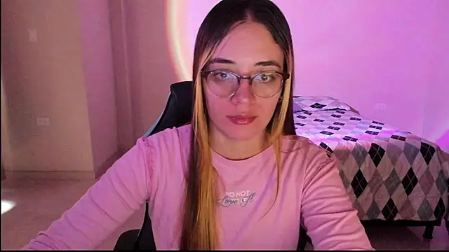 Snapshot of atenas_05_ chatting on 8, 9, 2025 atenas 05 online show from 8, 9, 2025