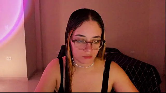 Snapshot of atenas_05_ chatting on 11, 9, 2025 atenas 05 online show from 11, 9, 2025