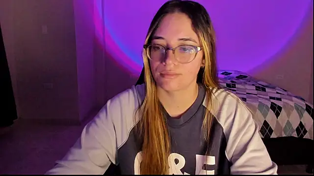 Snapshot of atenas_05_ chatting on 11, 10, 2025 atenas 05 online show from 11, 10, 2025