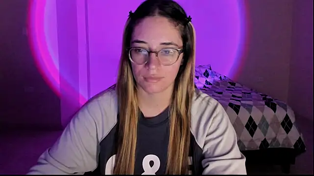 Snapshot of atenas_05_ chatting on 12, 10, 2025 atenas 05 online show from 12, 10, 2025