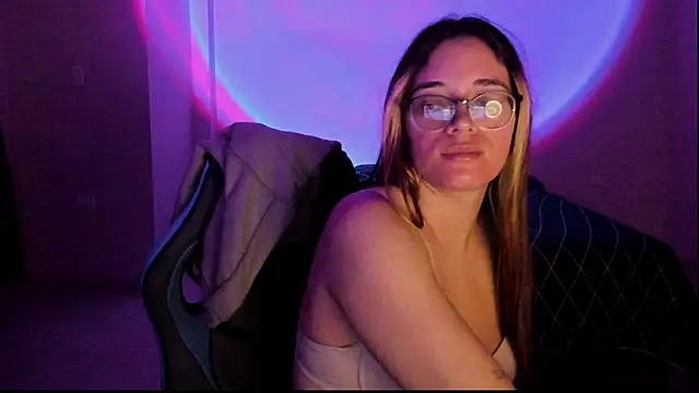 Snapshot of atenas_05_ chatting on 13, 10, 2025 atenas 05 online show from 13, 10, 2025