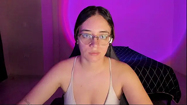 Snapshot of atenas_05_ chatting on 19, 10, 2025 atenas 05 online show from 19, 10, 2025