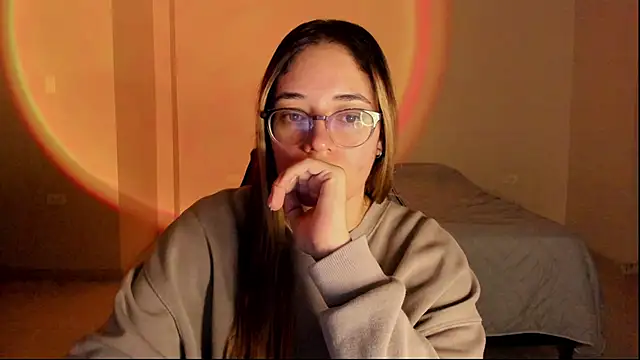 Snapshot of atenas_05_ chatting on 28, 10, 2025 atenas 05 online show from 28, 10, 2025