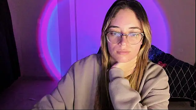 Snapshot of atenas_05_ chatting on 4, 11, 2025 atenas 05 online show from 4, 11, 2025