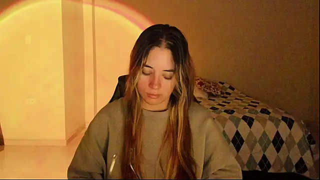 Snapshot of atenas_05_ chatting on 8, 11, 2025 atenas 05 online show from 8, 11, 2025