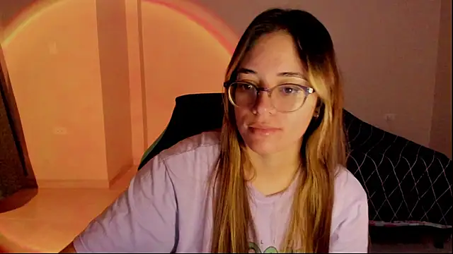 Snapshot of atenas_05_ chatting on 9, 11, 2025 atenas 05 online show from 9, 11, 2025