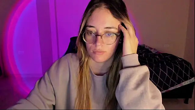 Snapshot of atenas_05_ chatting on 11, 11, 2025 atenas 05 online show from 11, 11, 2025