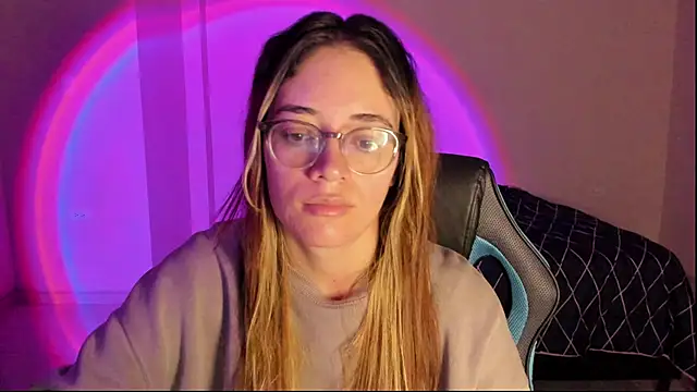 Snapshot of atenas_05_ chatting on 12, 11, 2025 atenas 05 online show from 12, 11, 2025