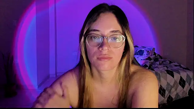 Snapshot of atenas_05_ chatting on 18, 11, 2025 atenas 05 online show from 18, 11, 2025