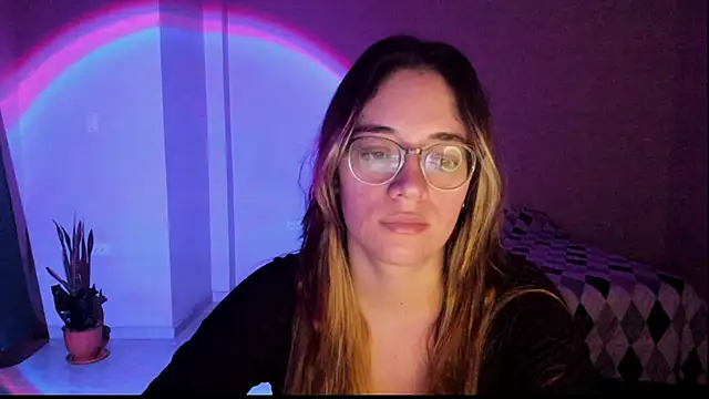 Snapshot of atenas_05_ chatting on 23, 11, 2025 atenas 05 online show from 23, 11, 2025