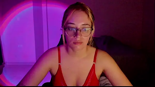 Snapshot of atenas_05_ chatting on 4, 12, 2025 atenas 05 online show from 4, 12, 2025