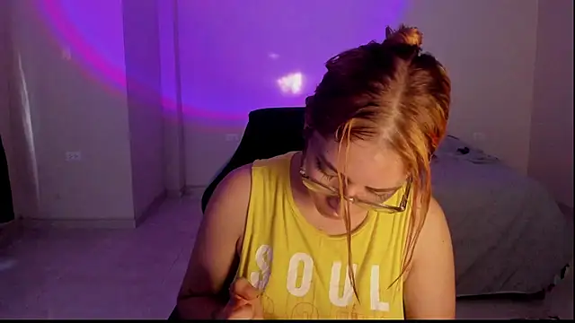 Snapshot of atenas_05_ chatting on 4, 12, 2025 atenas 05 online show from 4, 12, 2025