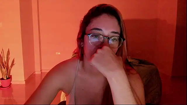 Snapshot of atenas_05_ chatting on 5, 2, 2026 atenas 05 online show from 5, 2, 2026