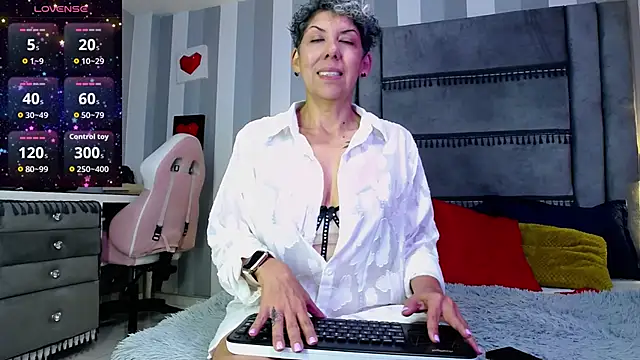 Snapshot of Julianewell chatting on 13, 5, 2026 Julianewell online show from 13, 5, 2026