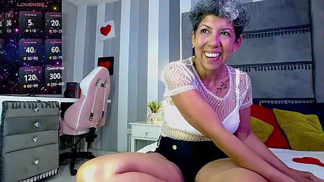 Snapshot of Julianewell chatting on 4, 7, 2026 Julianewell online show from 4, 7, 2026