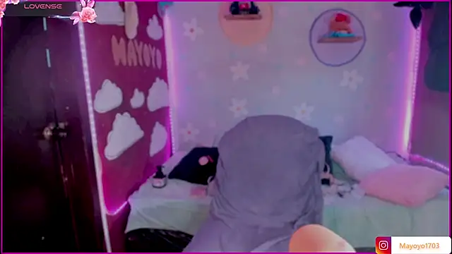 Snapshot of kiki_cavilll chatting on 18, 12, 2025 kiki cavilll online show from 18, 12, 2025