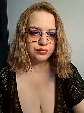 Snapshot of cansuozell chatting on 16, 9, 2025 cansuozell online show from 16, 9, 2025