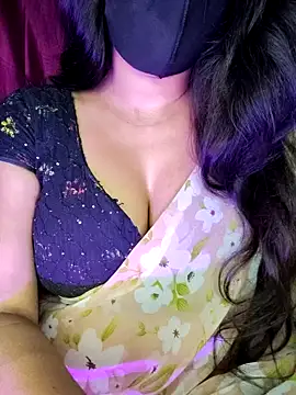 Snapshot of SexyAndHottie chatting on 4, 2, 2025 SexyAndHottie online show from 4, 2, 2025