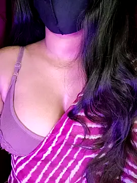 Snapshot of SexyAndHottie chatting on 8, 2, 2025 SexyAndHottie online show from 8, 2, 2025