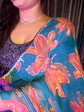 Snapshot of SexyAndHottie chatting on 8, 10, 2025 SexyAndHottie online show from 8, 10, 2025