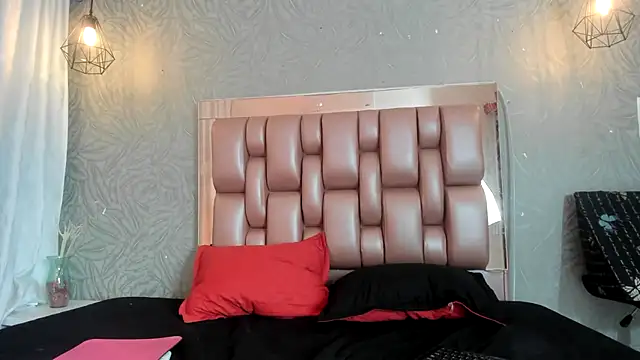 KOURTNEY-- online show from 7, 11, 2025