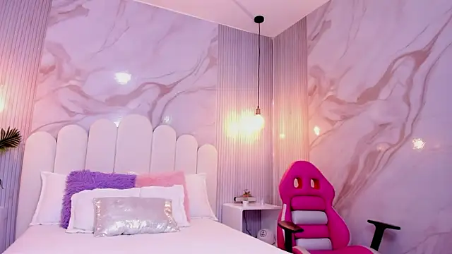 Snapshot of Carohorny4u chatting on 4, 10, 2025 Carohorny4u online show from 4, 10, 2025