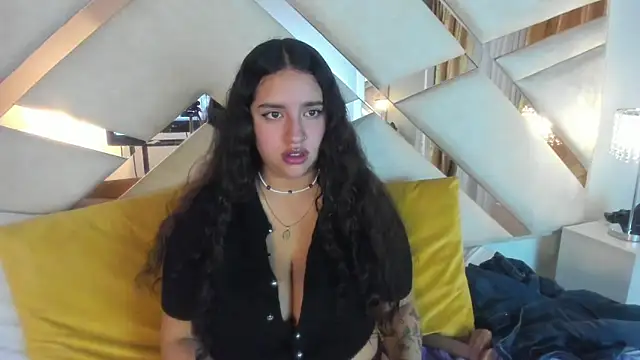 Snapshot of paulette_dupont chatting on 5, 3, 2025 paulette dupont online show from 5, 3, 2025