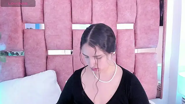 Snapshot of paulette_dupont chatting on 5, 10, 2025 paulette dupont online show from 5, 10, 2025