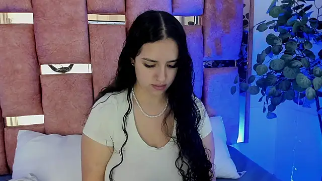 Snapshot of paulette_dupont chatting on 19, 10, 2025 paulette dupont online show from 19, 10, 2025