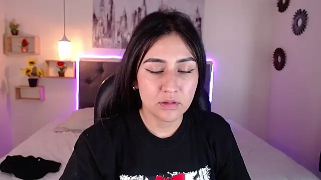 Snapshot of mia_aira chatting on 13, 12, 2024 mia aira online show from 13, 12, 2024