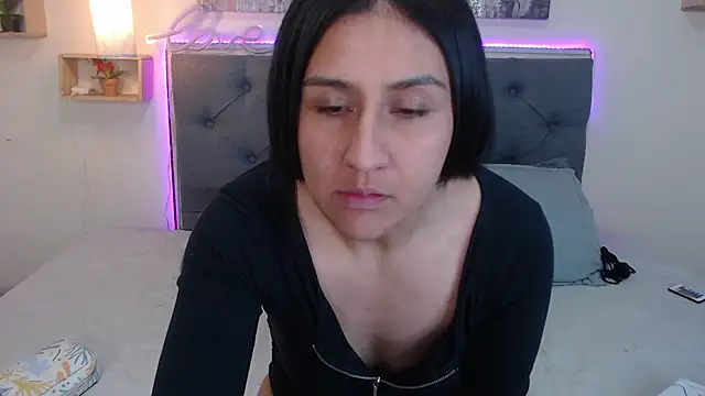 Snapshot of mia_aira chatting on 14, 10, 2025 mia aira online show from 14, 10, 2025