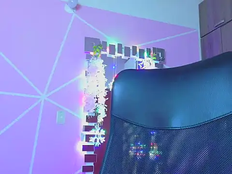  ALLYSON18  online show from 14, 4, 2026