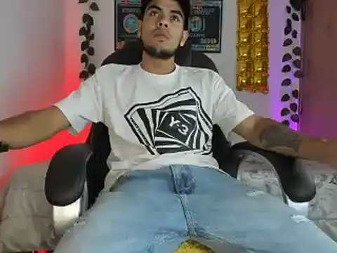 Snapshot of mikee_scooth chatting on 5, 2, 2025 mikee scooth online show from 5, 2, 2025