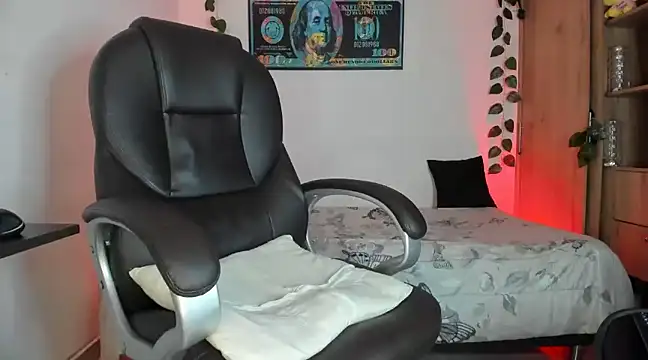 Snapshot of mikee_scooth chatting on 25, 2, 2025 mikee scooth online show from 25, 2, 2025