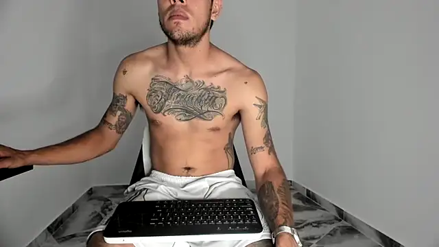 Snapshot of mikee_scooth chatting on 8, 11, 2025 mikee scooth online show from 8, 11, 2025