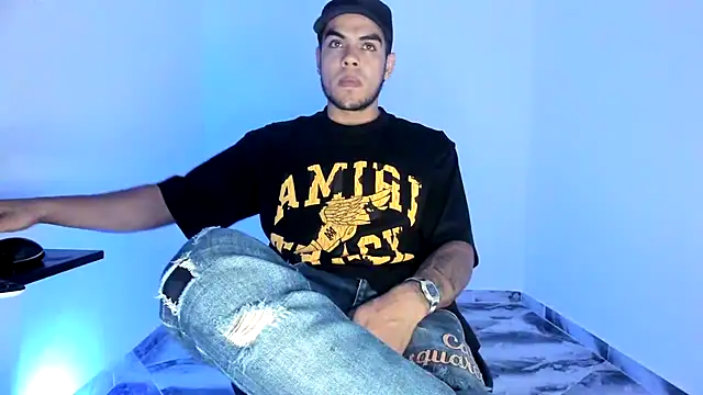 Snapshot of mikee_scooth chatting on 11, 11, 2025 mikee scooth online show from 11, 11, 2025