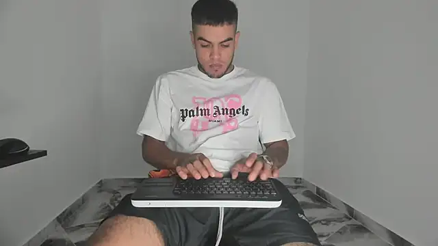 Snapshot of mikee_scooth chatting on 17, 11, 2025 mikee scooth online show from 17, 11, 2025