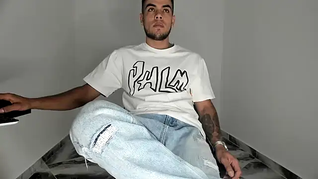 Snapshot of mikee_scooth chatting on 18, 11, 2025 mikee scooth online show from 18, 11, 2025