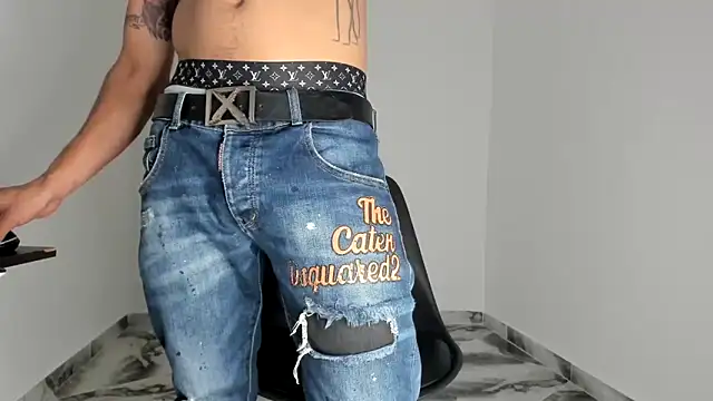 Snapshot of mikee_scooth chatting on 18, 12, 2025 mikee scooth online show from 18, 12, 2025