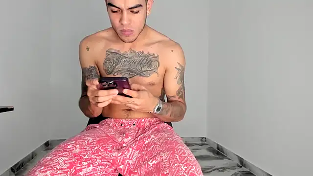 mikee scooth online show from 16, 1, 2026