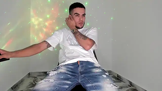 mikee scooth online show from 12, 4, 2026