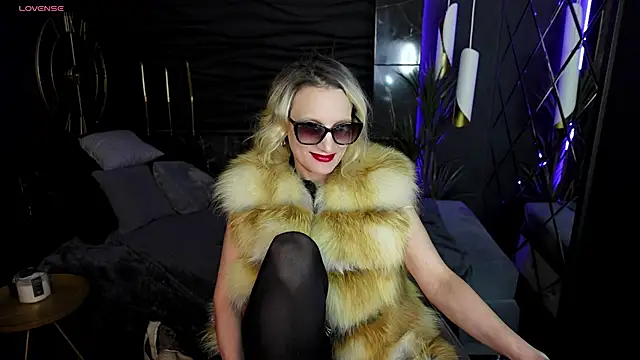 Queen Anna  online show from 14, 12, 2024