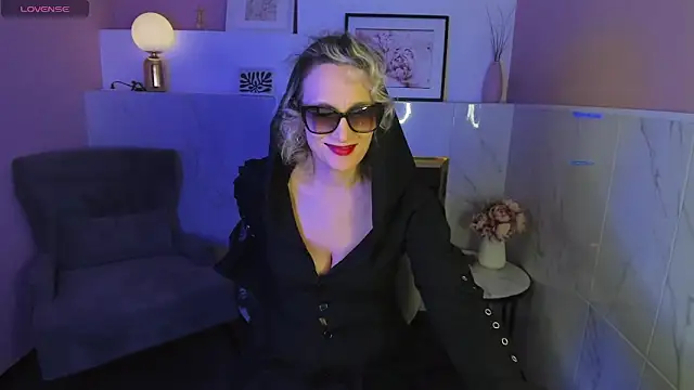 Queen Anna  online show from 23, 1, 2025