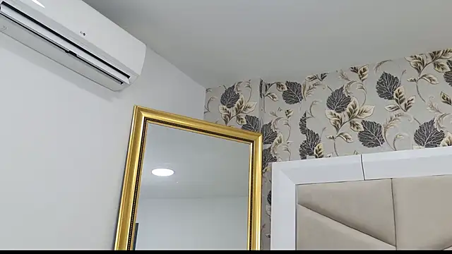 Snapshot of AlizonMoreti chatting on 16, 10, 2025 AlizonMoreti online show from 16, 10, 2025