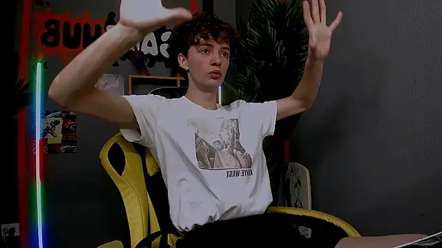 Snapshot of LukeSweet chatting on 2, 12, 2025 LukeSweet online show from 2, 12, 2025