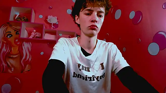 Snapshot of LukeSweet chatting on 4, 12, 2025 LukeSweet online show from 4, 12, 2025