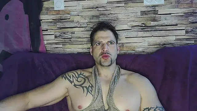 Snapshot of XxBigboybandxX chatting on 1, 3, 2025 XxBigboybandxX online show from 1, 3, 2025