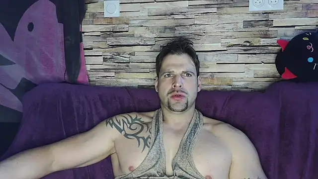 Snapshot of XxBigboybandxX chatting on 2, 3, 2025 XxBigboybandxX online show from 2, 3, 2025