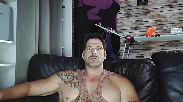 Snapshot of XxBigboybandxX chatting on 8, 9, 2025 XxBigboybandxX online show from 8, 9, 2025